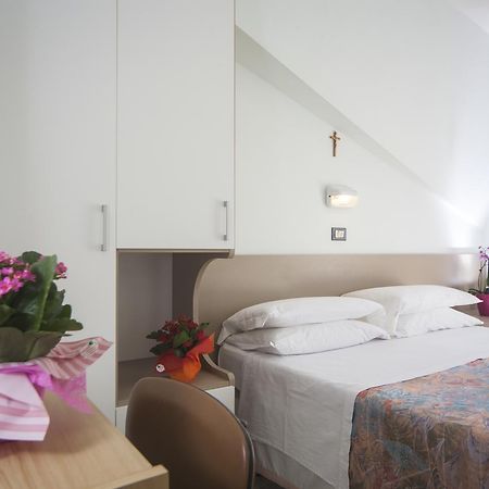 Hotel Latini ริมินี ภายนอก รูปภาพ
