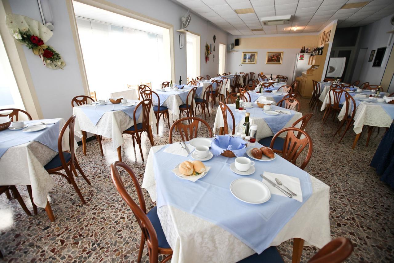 Hotel Latini ริมินี ภายนอก รูปภาพ