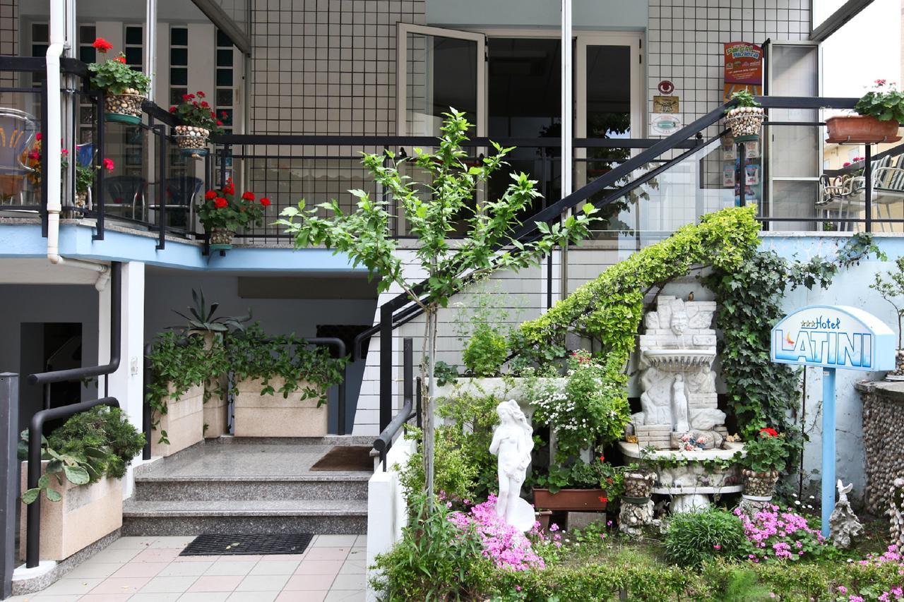 Hotel Latini ริมินี ภายนอก รูปภาพ