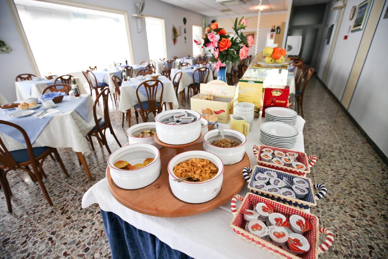 Hotel Latini ริมินี ภายนอก รูปภาพ