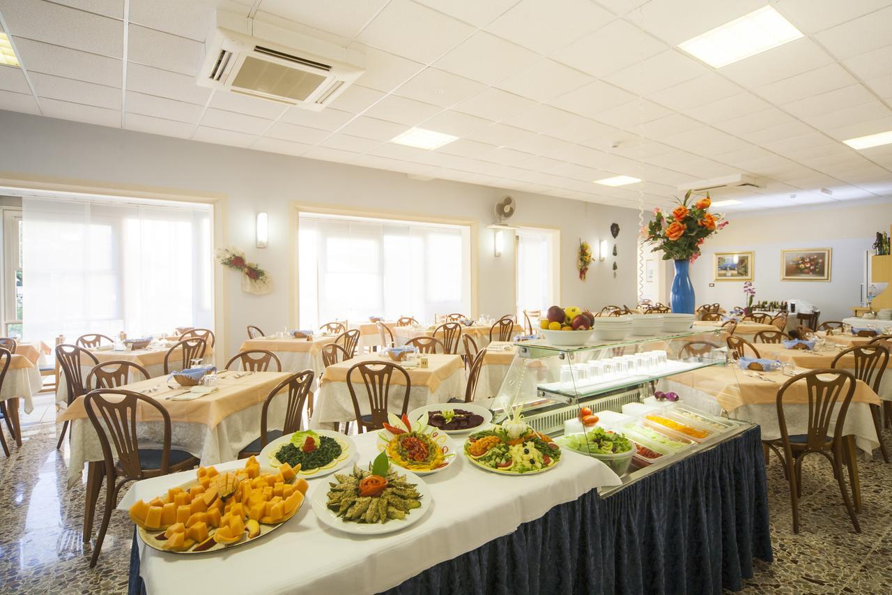 Hotel Latini ริมินี ภายนอก รูปภาพ