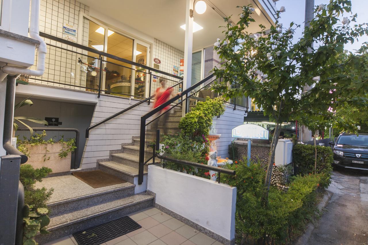Hotel Latini ริมินี ภายนอก รูปภาพ