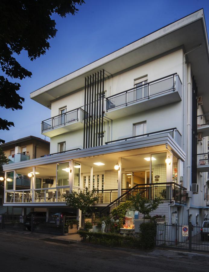 Hotel Latini ริมินี ภายนอก รูปภาพ